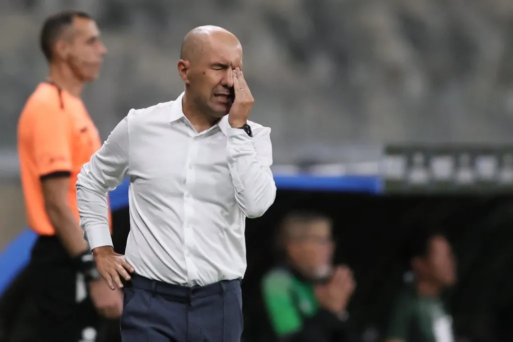 MG – BELO HORIZONTE – 09/04/2025 – COPA SUL-AMERICANA 2025, CRUZEIRO X MUSHUC RUNA – Leonardo Jardim tecnico do Cruzeiro durante partida contra o Mushuc Runa no estadio Mineirao pelo campeonato Copa Sul-americana 2025. Foto: Gilson Lobo/AGIF