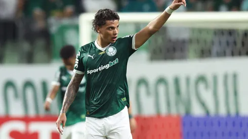 SAO PAULO, BRAZIL – APRIL 09: Richard Rios of Palmeiras celebrates after scoring the team's first goal during the Copa CONMEBOL Libertadores 2025 Group G match between Palmeiras and Cerro Porteño at Allianz Parque on April 09, 2025 in Sao Paulo, Brazil. (Photo by Alexandre Schneider/Getty Images)