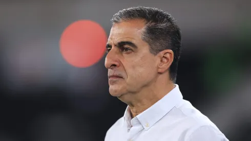 RIO DE JANEIRO, BRAZIL – APRIL 08: Renato Paiva, Head Coach of Botafogo, looks on prior to the Copa CONMEBOL Libertadores 2025 Group A match between Botafogo and Carabobo at Estadio Olímpico Nilton Santos on April 08, 2025 in Rio de Janeiro, Brazil. (Photo by Buda Mendes/Getty Images)