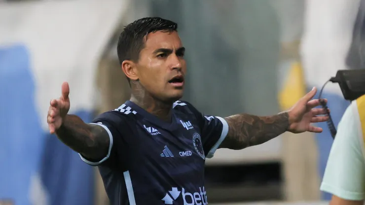 MG - BELO HORIZONTE - 02/02/2025 - MINEIRO 2025, CRUZEIRO X UBERLANDIA - Dudu jogador do Cruzeiro comemora seu gol durante partida contra o Uberlandia no estadio Mineirao pelo campeonato Mineiro 2025. Foto: Gilson Lobo/AGIF