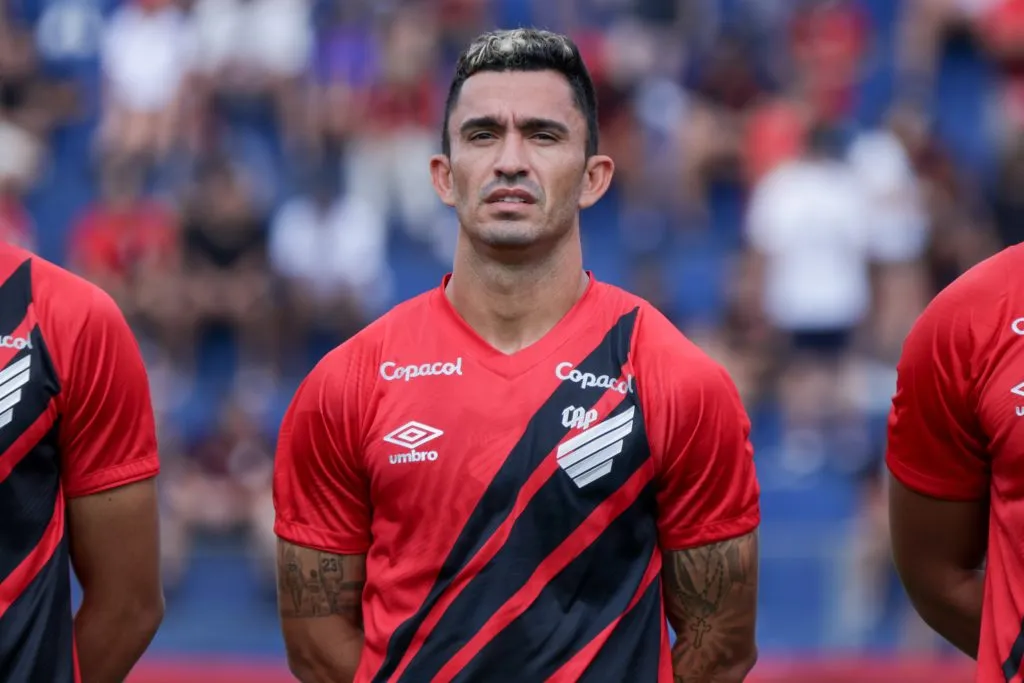 PR – CURITIBA – 02/02/2025 – PARANAENSE 2025, ANDRAUS X ATHLETICO-PR – Raul jogador do Athletico-PR durante partida contra o Andraus no estadio Durival de Britto pelo campeonato Paranaense 2025. Foto: Robson Mafra/AGIF