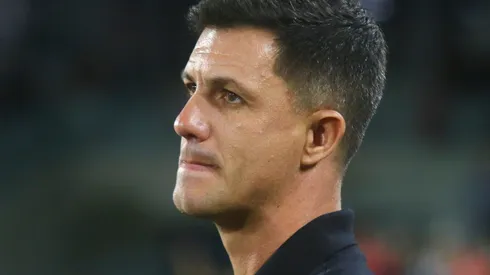 PR – CURITIBA – 10/04/2025 – BRASILEIRO B 2025, ATHLETICO-PR X CRICIUMA – Mauricio Barbieri tecnico do Athletico-PR durante partida contra o Criciuma no estadio Arena da Baixada pelo campeonato Brasileiro B 2025. Foto: Gabriel Machado/AGIF