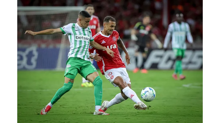 Jogadores de Internacional e Atlético Nacional na Libertadores de 2025. Foto: Vinicius Molz Schubert/AGIF