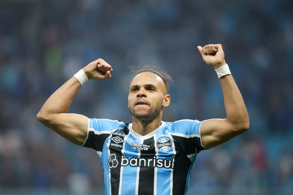 RS – PORTO ALEGRE – 20/11/2024 – BRASILEIRO A 2024, GREMIO X JUVENTUDE – Braithwaite jogador do Gremio comemora seu gol durante partida contra o Juventude no estadio Arena do Gremio pelo campeonato Brasileiro A 2024. Foto: Luis Felipe Amorin/AGIF