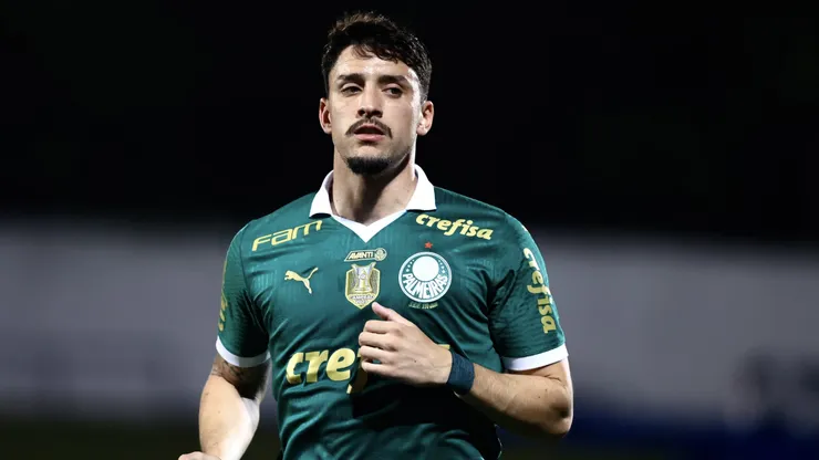 SP - SANTO ANDRE - 12/02/2024 - PAULISTA 2024, SANTO ANDRE X PALMEIRAS - Piquerez jogador do Palmeiras durante partida contra o Santo Andre no estadio Bruno Jose Daniel pelo campeonato Paulista 2024. Foto: Marcello Zambrana/AGIF