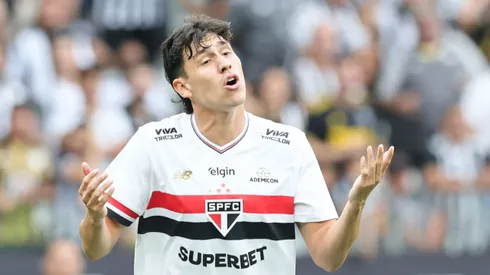 Ferraresi jogador do Sao Paulo lamenta durante partida contra o Atletico-MG no estadio Mineirao pelo campeonato Brasileiro A 2025. Foto: Gilson Lobo/AGIF