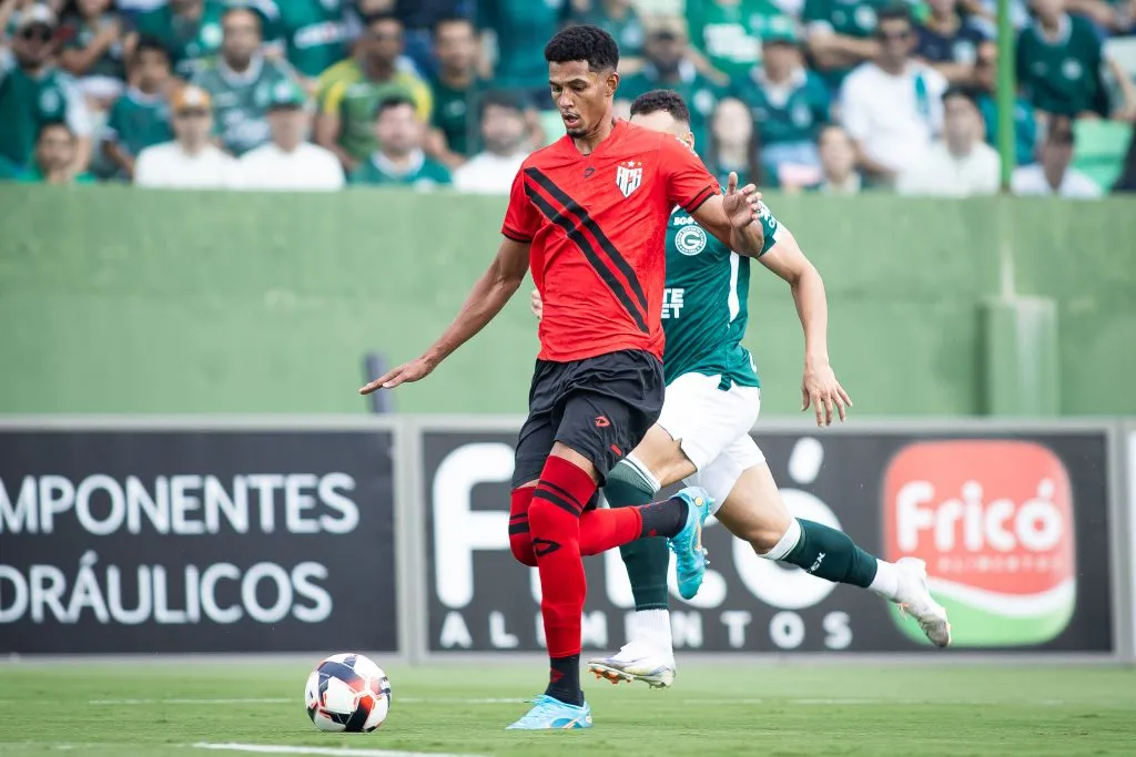 Alix  durante partida contra o Goias no Campeonato Goiano de 2025. Foto: Isabela Azine/AGIF