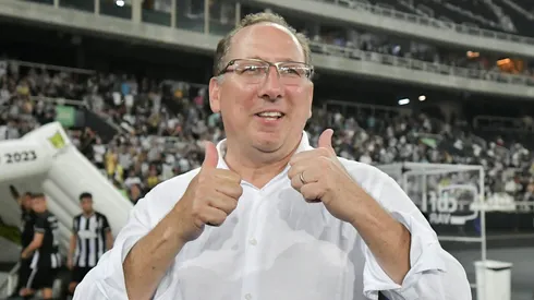 John Textor durante confronto contra o Fortaleza no Brasileirão 2023.