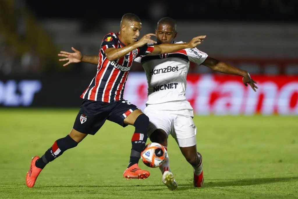SP – RIBEIRAO PRETO – 20/01/2025 – PAULISTA 2025, BOTAFOGO-SP X SAO PAULO – Henrique jogador do Sao Paulo durante partida contra o Botafogo-SP no estadio Santa Cruz pelo campeonato Paulista 2025. Foto: Thiago Calil/AGIF