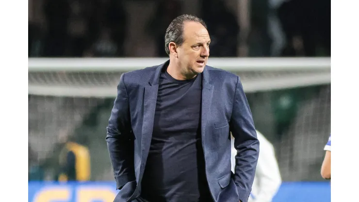 Rogério Ceni durante confronto contra o Coritiba no Brasileirão 2023.