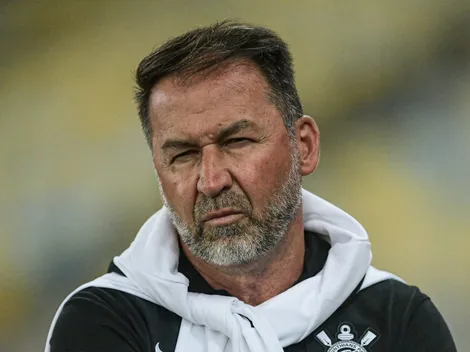 Augusto Melo é alvo de protestos no Derby Feminino