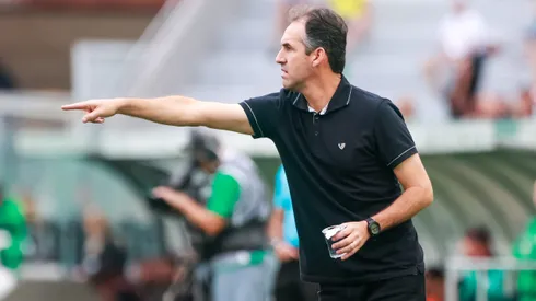 Leo Conde tecnico do Ceara durante partida contra o Juventude no estadio Alfredo Jaconi pelo campeonato Brasileiro A 2025. Foto: Luiz Erbes/AGIF