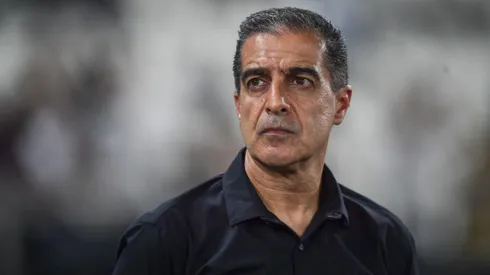 Renato Paiva tecnico do Botafogo durante partida contra o Juventude no estadio Engenhao pelo campeonato Brasileiro A 2025. Foto: Thiago Ribeiro/AGIF