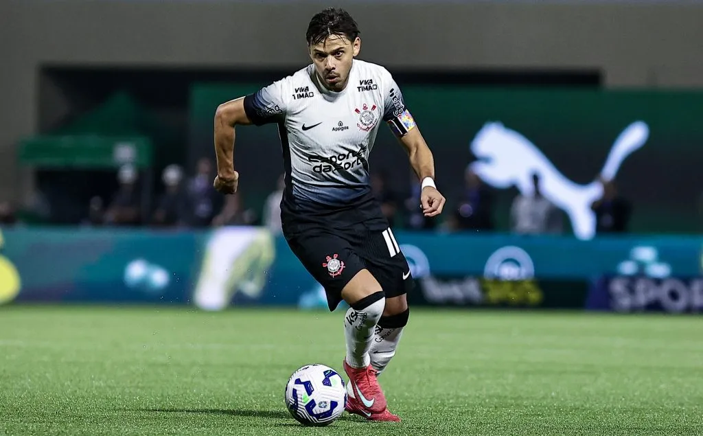 SP – BARUERI – 12/04/2025 – BRASILEIRO A 2025, PALMEIRAS X CORINTHIANS –  Romero jogador do Corinthians durante partida contra o Palmeiras no estadio Arena Barueri pelo campeonato Brasileiro A 2025.  Foto: Fabio Giannelli/AGIF