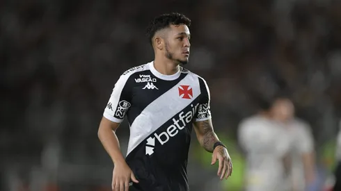 RJ – RIO DE JANEIRO – 30/03/2025 – BRASILEIRO A 2025, VASCO X SANTOS – Adson jogador do Vasco durante partida contra o Santos no estadio Sao Januario pelo campeonato Brasileiro A 2025. Foto: Thiago Ribeiro/AGIF