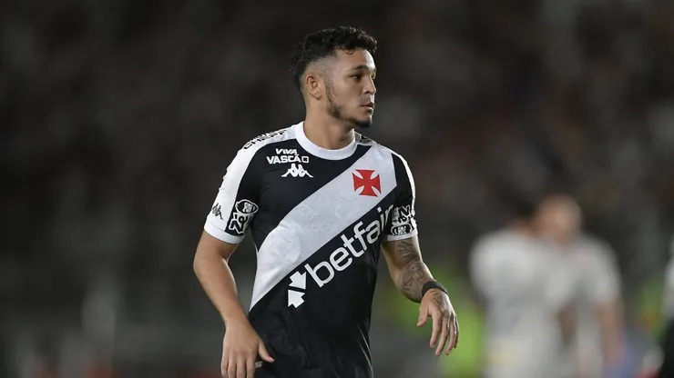 RJ - RIO DE JANEIRO - 30/03/2025 - BRASILEIRO A 2025, VASCO X SANTOS - Adson jogador do Vasco durante partida contra o Santos no estadio Sao Januario pelo campeonato Brasileiro A 2025. Foto: Thiago Ribeiro/AGIF