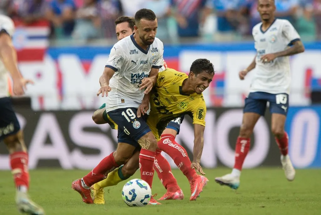 Gabriel jogador do Mirassol durante partida contra o Bahia no estadio Fonte Nova pelo campeonato Brasileiro A 2025. Foto: Jhony Pinho/AGIF