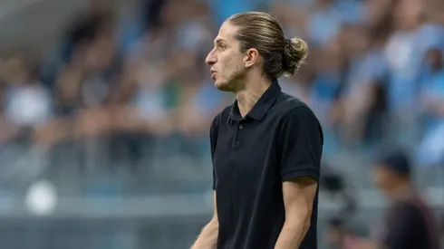 Filipe Luis tecnico do Flamengo durante partida contra o Gremio no estadio Arena do Gremio pelo campeonato Brasileiro A 2025. Foto: Liamara Polli/AGIF