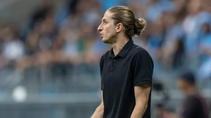 Filipe Luis tecnico do Flamengo durante partida contra o Gremio no estadio Arena do Gremio pelo campeonato Brasileiro A 2025. Foto: Liamara Polli/AGIF