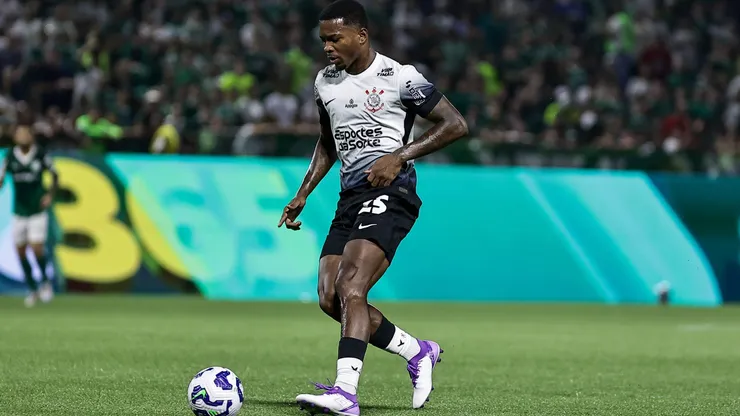 Caca jogador do Corinthians durante partida contra o Palmeiras no estadio Arena Barueri pelo campeonato Brasileiro A 2025.