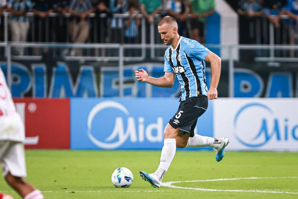 RS – PORTO ALEGRE – 08/04/2025 – COPA SUL-AMERICANA 2025, GREMIO X ATLETICO GRAU – Rodrigo Ely jogador do Gremio durante partida contra o Atletico Grau no estadio Arena do Gremio pelo campeonato Copa Sul-americana 2025. Foto: Maxi Franzoi/AGIF
