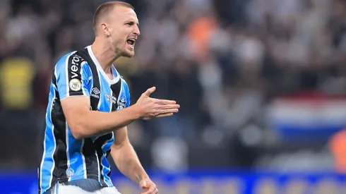 Rodrigo Ely jogador do Gremio comemora seu gol durante partida contra o Corinthians no estadio Arena Corinthians pelo campeonato Brasileiro A 2024.