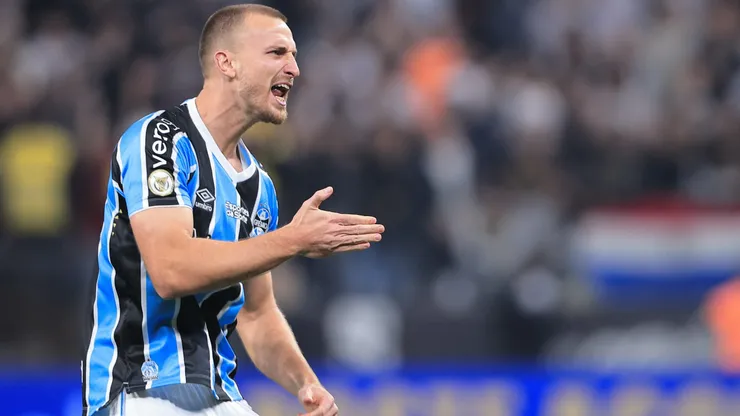 Rodrigo Ely jogador do Gremio comemora seu gol durante partida contra o Corinthians no estadio Arena Corinthians pelo campeonato Brasileiro A 2024.