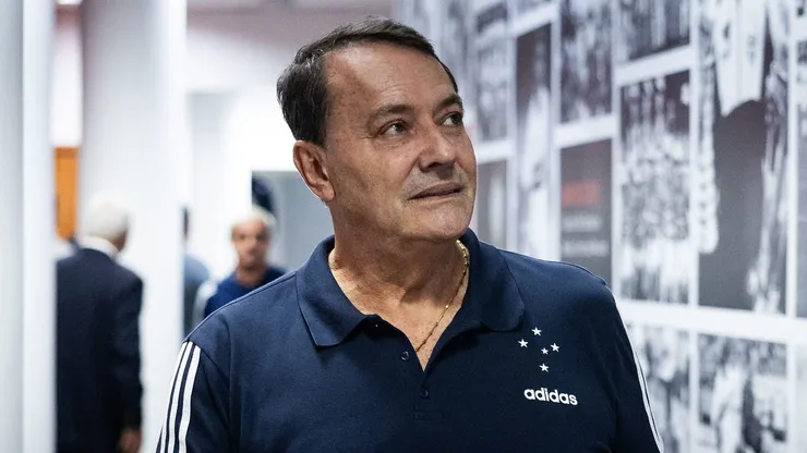 Pedro Lourenço durante confronto contra o São Paulo no Brasileirão 2025.