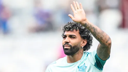 Gabigol se aquecendo antes de jogo pelo Cruzeiro. Foto: Gilson Lobo/AGIF