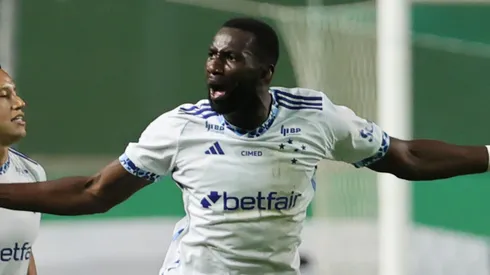 Bolasie comemorando gol pelo Cruzeiro. Foto: Gilson Lobo/AGIF