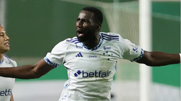Bolasie comemorando gol pelo Cruzeiro. Foto: Gilson Lobo/AGIF