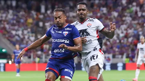 Vitória x Fortaleza se enfrentarão pelo Campeonato Brasileiro 2025. Foto: Lucas Emanuel/AGIF