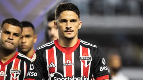 SP – SANTOS – 12/11/2023 – BRASILEIRO A 2023, SANTOS X SAO PAULO – Pablo Maia jogador do Sao Paulo durante partida contra o Santos no estadio Vila Belmiro pelo campeonato Brasileiro A 2023. Foto: Abner Dourado/AGIF