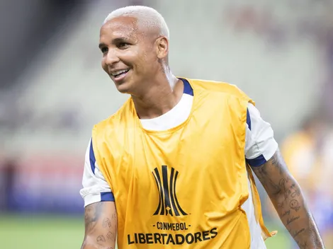 Deyverson se pronuncia no Fortaleza sobre empurrão polêmico em Moisés