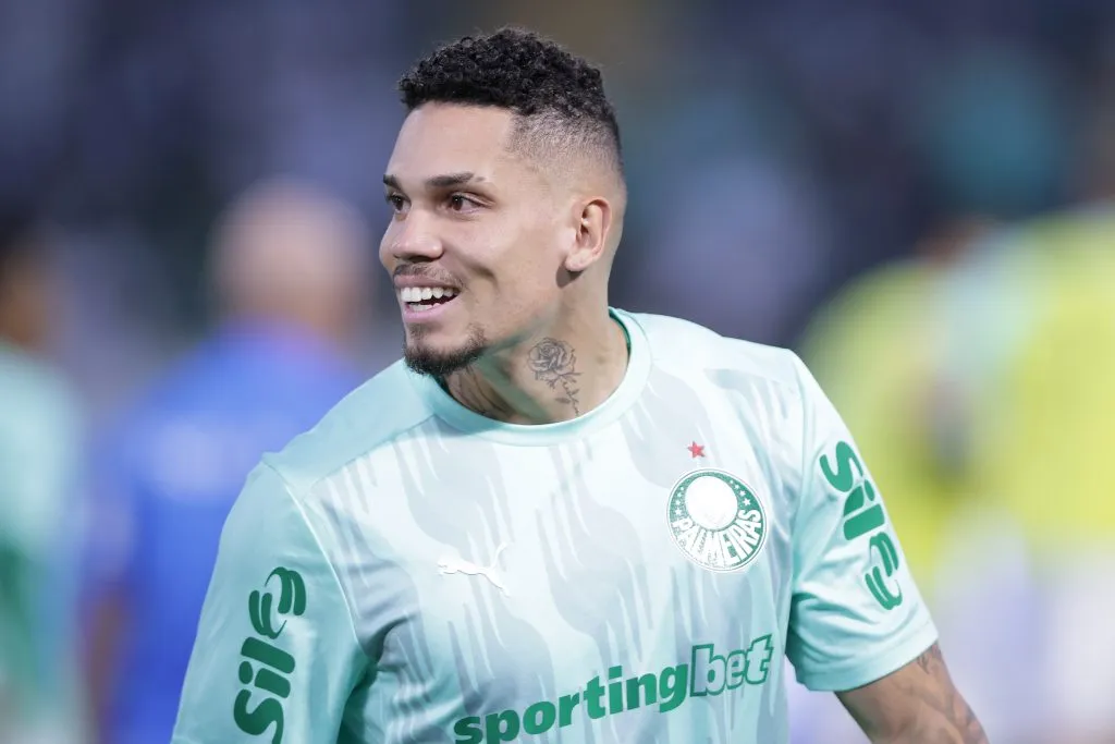 SP – BARUERI – 12/04/2025 – BRASILEIRO A 2025, PALMEIRAS X CORINTHIANS – Paulinho jogador do Palmeiras durante aquecimento antes da partida contra o Corinthians no estadio Arena Barueri pelo campeonato Brasileiro A 2025. Foto: Ettore Chiereguini/AGIF
