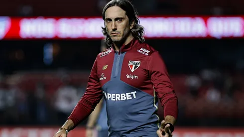 Luis Zubeldía técnico do São Paulo antes da partida contra o Alianza Lima no estádio Morumbi pelo campeonato Copa Libertadores 2025. Foto: Fabio Giannelli/AGIF