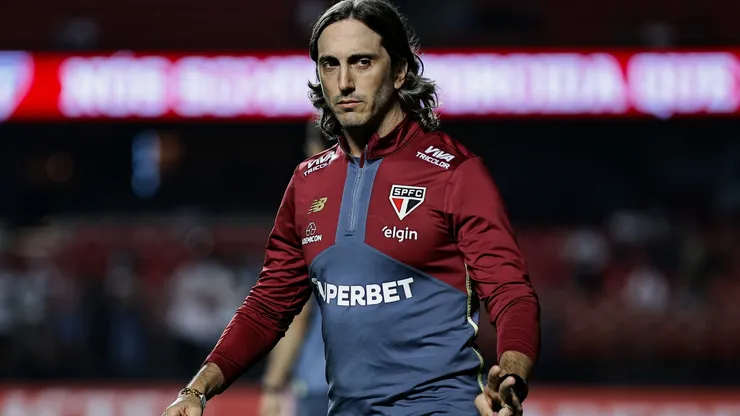 Luis Zubeldía técnico do São Paulo antes da partida contra o Alianza Lima no estádio Morumbi pelo campeonato Copa Libertadores 2025. Foto: Fabio Giannelli/AGIF