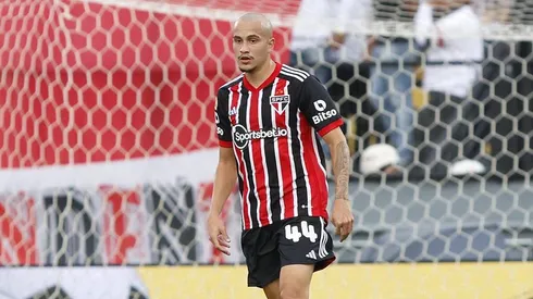 Matheus Belém durante confronto entre São Paulo e Bragantino no Brasileirão de 2023.