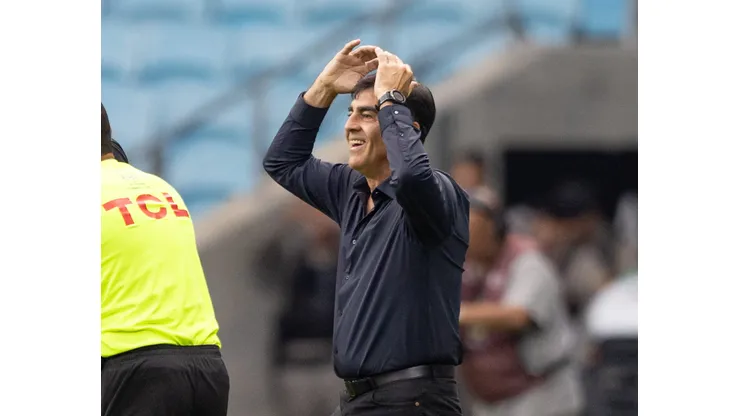 Gustavo Quinteros técnico do Grêmio durante partida contra o Flamengo no estadio Arena do Gremio pelo campeonato Brasileiro A 2025.