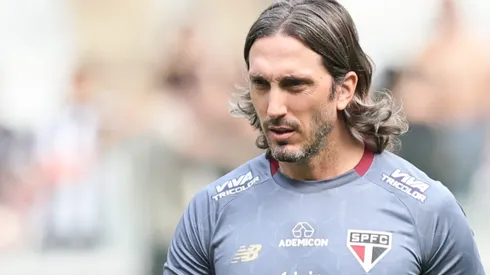 Luis Zubeldia técnico do São Paulo durante partida contra o Atletico-MG no estadio Mineirao pelo campeonato Brasileiro A 2025.