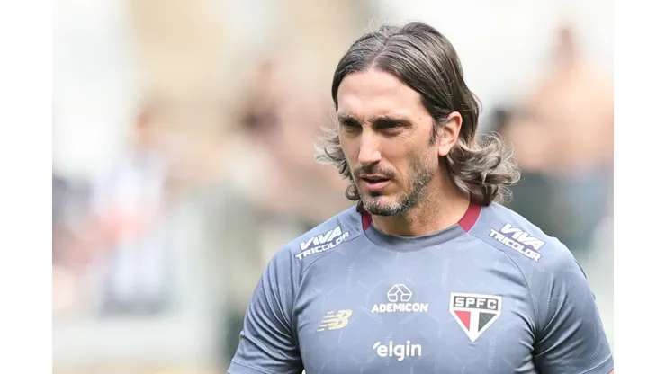 Luis Zubeldia técnico do São Paulo durante partida contra o Atletico-MG no estadio Mineirao pelo campeonato Brasileiro A 2025.