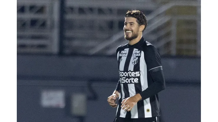SP - BRAGANCA PAULISTA - 31/03/2025 - BRASILEIRO A 2025, BRAGANTINO X CEARA - Pedro Raul jogador do Ceara comemora seu gol durante partida contra o Bragantino no estadio Nabi Abi Chedid pelo campeonato Brasileiro A 2025. Foto: Diogo Reis/AGIF