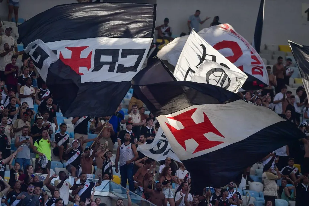 RJ – RIO DE JANEIRO – 08/03/2025 – CARIOCA 2025, FLAMENGO X VASCO – Torcida do Vasco durante partida contra Flamengo no estadio Maracana pelo campeonato Carioca 2025. Foto: Thiago Ribeiro/AGIF