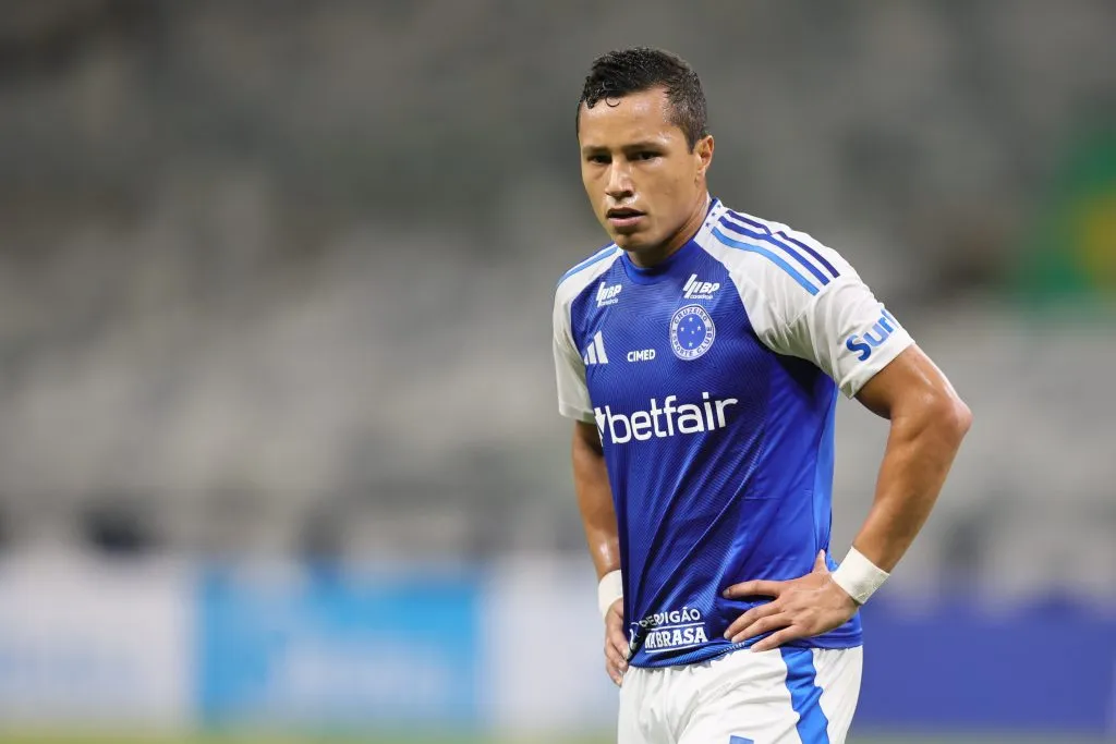 MG – BELO HORIZONTE – 09/04/2025 – COPA SUL-AMERICANA 2025, CRUZEIRO X MUSHUC RUNA – Marlon jogador do Cruzeiro lamenta derrota ao final da partida contra o Mushuc Runa no estadio Mineirao pelo campeonato Copa Sul-americana 2025. Foto: Gilson Lobo/AGIF