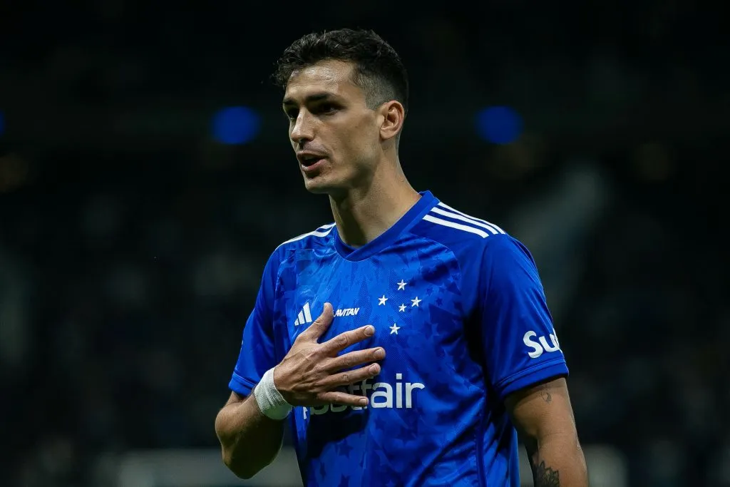 Dinenno pode ser novidade contra o Bahia – Foto: Fernando Moreno/AGIF.