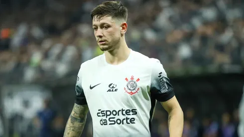 Rodrigo Garro durante confronto contra o Bahia no Brasileirão de 2025.
