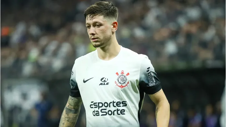 Rodrigo Garro durante confronto contra o Bahia no Brasileirão de 2025.
