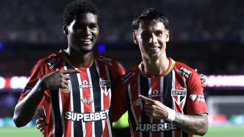 Lucas Ferreira e Ferreirinha durante confronto contra o Cruzeiro no Brasileirão 2025.
