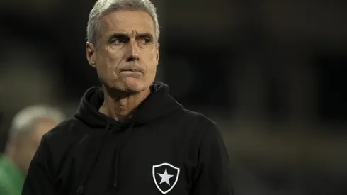 Luís Castro durante confronto contra o Athletico-PR na Copa do Brasil de 2023.