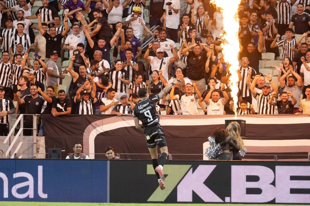 Pedro Raul  jogador do Ceara comemora seu gol durante partida contra o Vasco no estadio Arena Castelao pelo campeonato Brasileiro A 2025. Foto: Baggio Rodrigues/AGIF